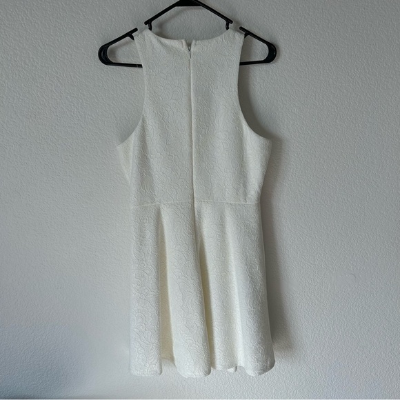 Francesca's Collections Off White V-Neck Bride, Semi, Formal Sheath Mini Dress - Picture 2 of 8